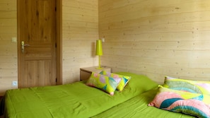 6 habitaciones, tabla de planchar con plancha y cuna de viaje