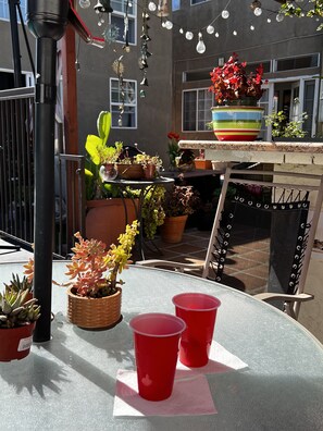 Terrace/patio - Pool Guesthouse near Hollywood & Studios (Burbank)