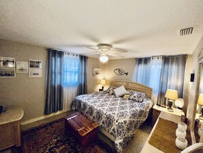 2 makuuhuonetta, silitysrauta/-lauta, ilmainen Wi-Fi, vuodevaatteet