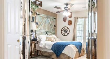 The Old West Ranch w/ Pool, Theater & Saloon Bar