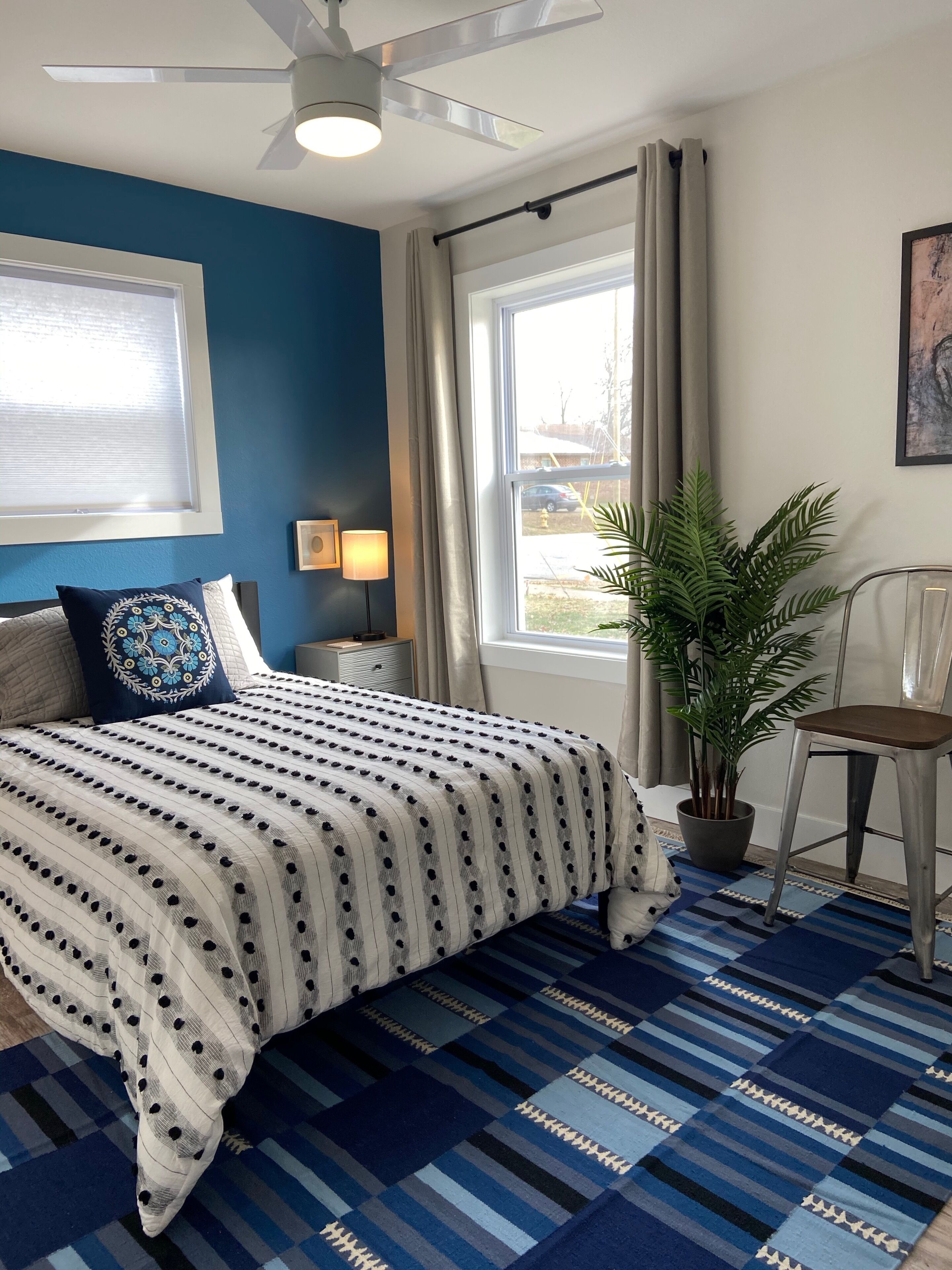 Short bike or walk to Downtown Bentonville Square & The Momentary! 