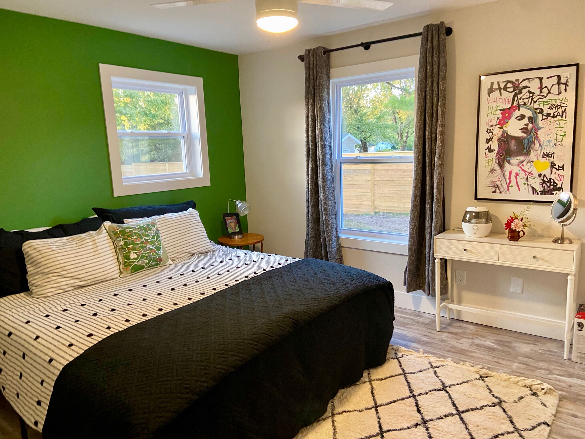 Short bike or walk to Downtown Bentonville Square & The Momentary! 