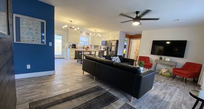 Short bike or walk to Downtown Bentonville Square & The Momentary!