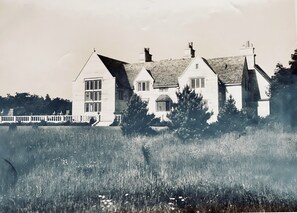 Unclassified image, 5 of 40, button