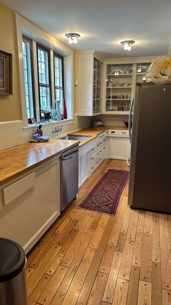 Unclassified image, 1 of 40, button