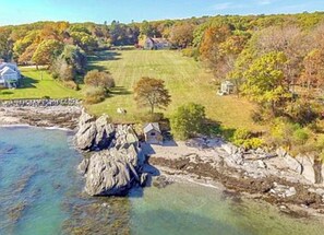 Plage, chaises longues, serviettes de plage