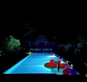 Outdoor pool - Beautiful oceanside Castle with private beach and seasonal pool. (Cape Elizabeth)