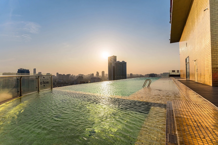 Những lưu ý quan trọng khi di chuyển đến Dolce By Wyndham Hanoi Golden Lake (giao thông, giờ cao điểm,...)