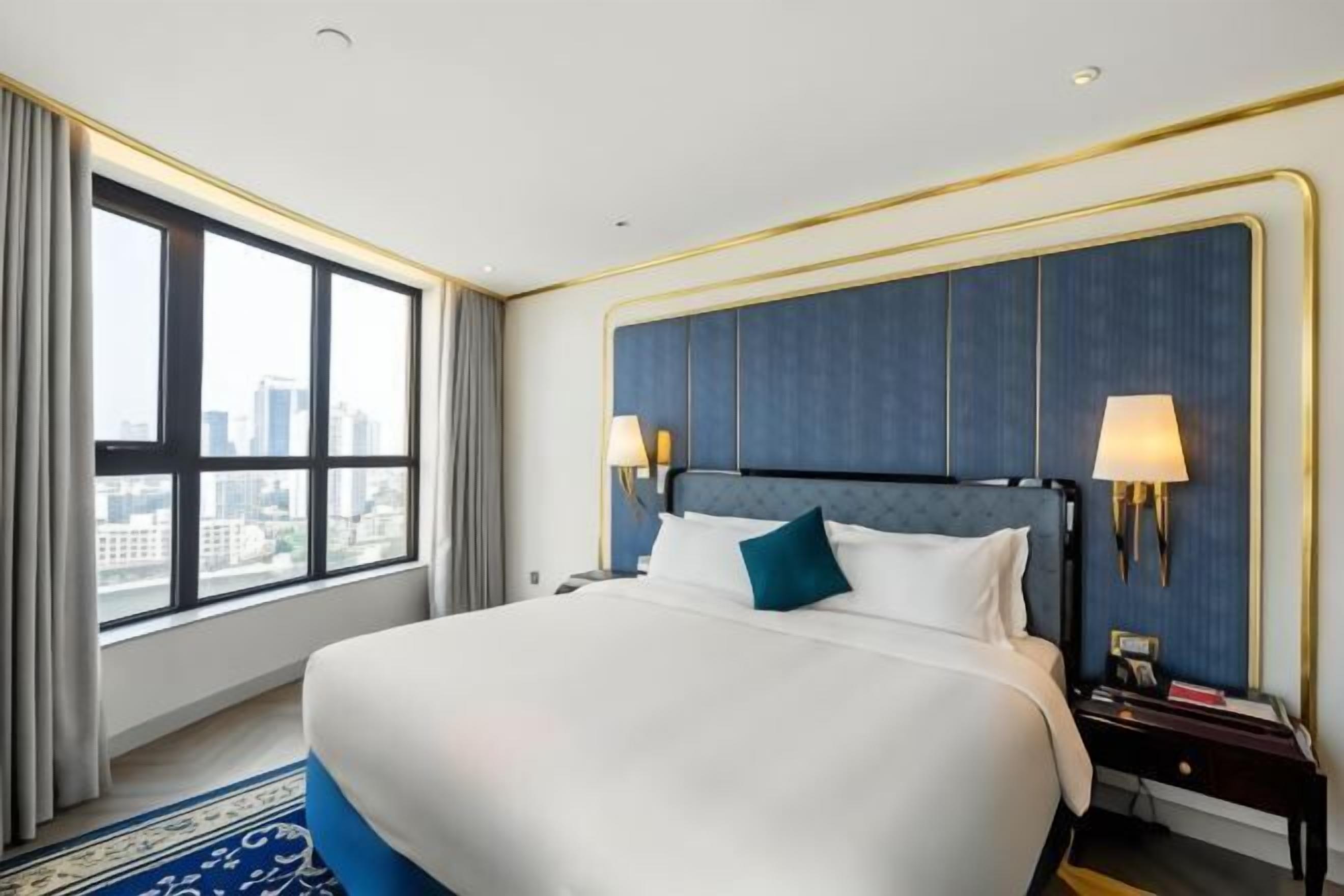 Pillowtop beds, minibar, in-room safe, desk