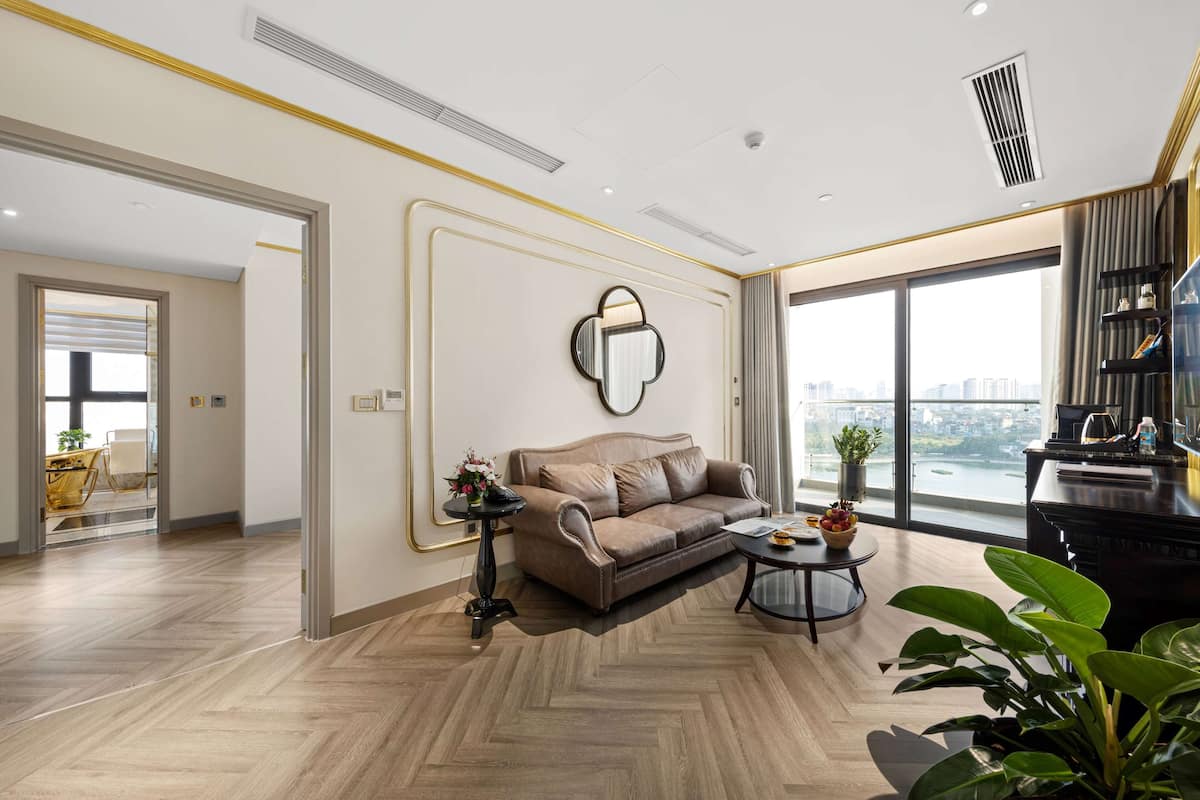 Colchones con pillow-top, minibar y caja de seguridad en la habitación