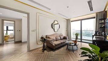 Pillowtop beds, minibar, in-room safe, desk