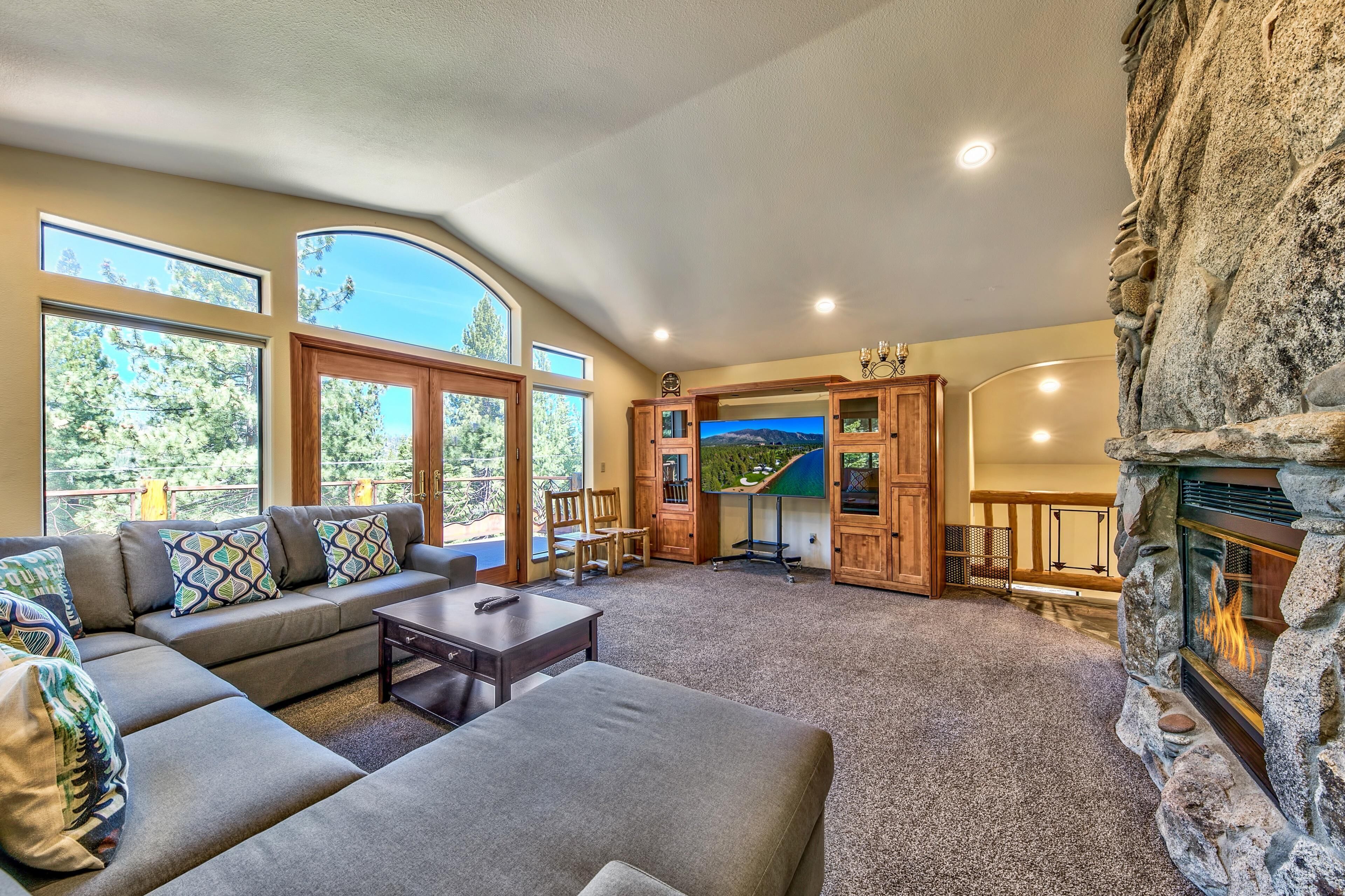 Skyline Contemporary 3BR, 4BA, Game Room, Spa