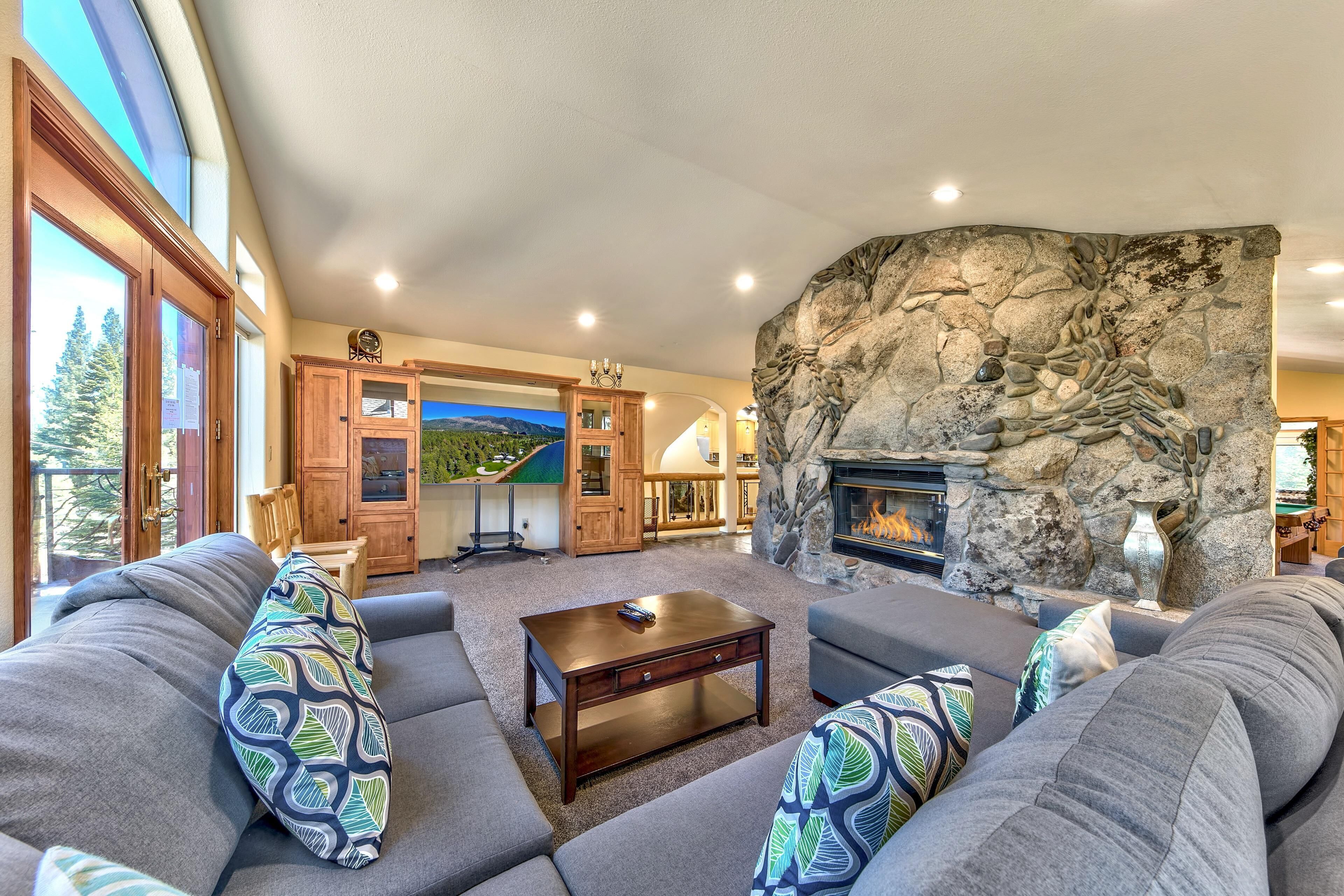 Skyline Contemporary 3BR, 4BA, Game Room, Spa