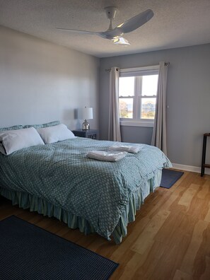 2 bedrooms, iron/ironing board, free WiFi, bed sheets - Croatoan's Lookout (Avon)