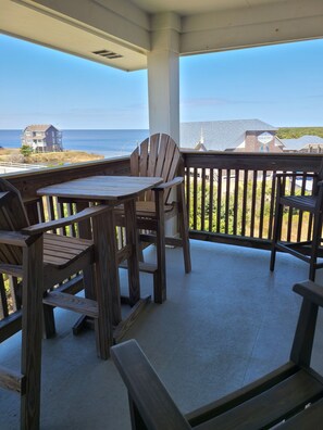 Outdoor dining - Croatoan's Lookout (Avon)