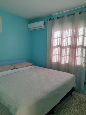 1 chambre, fer et planche à repasser, Wi-Fi gratuit, draps fournis