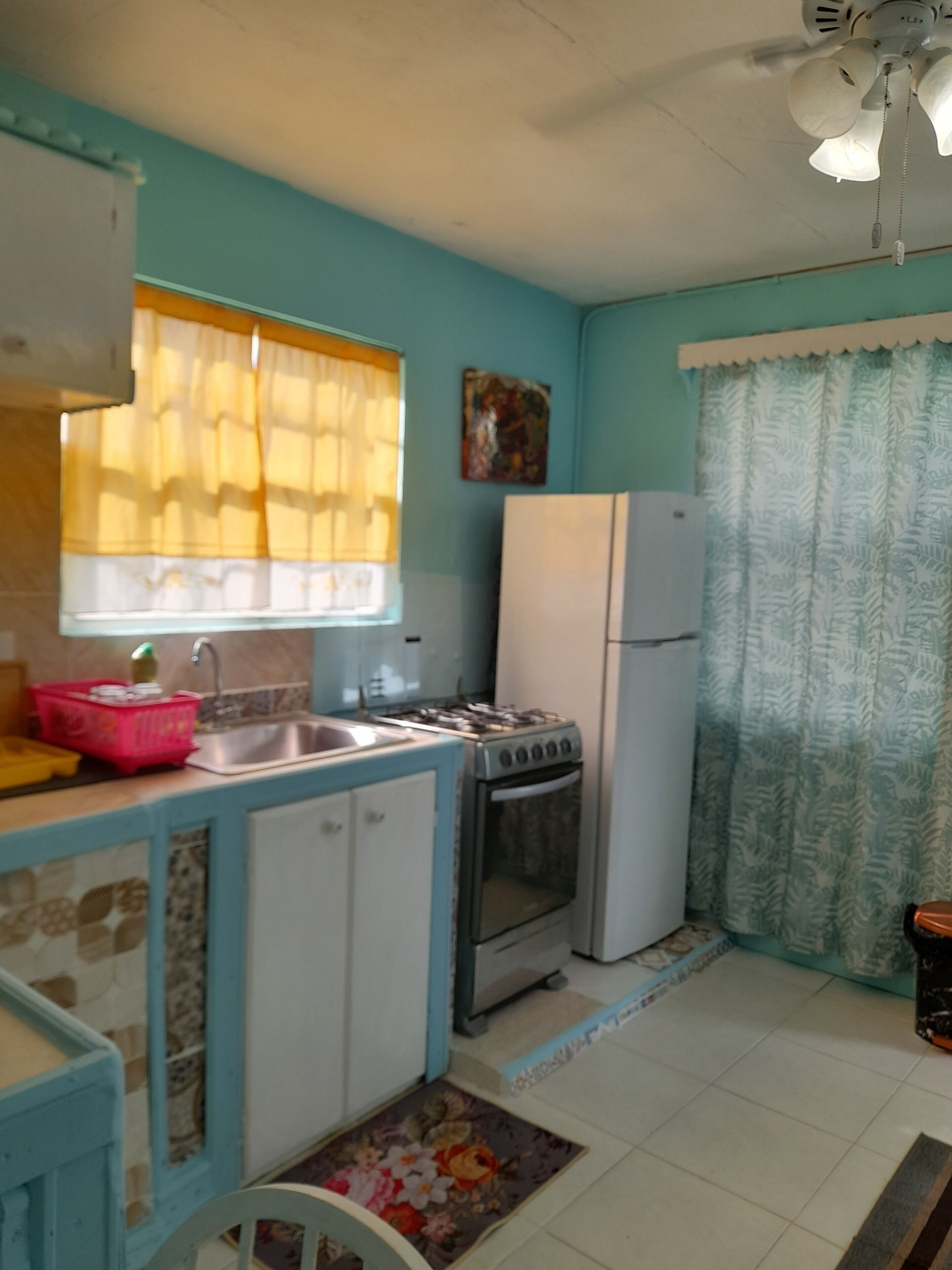 ثلاجة، ميكروويف، فرن، موقد طهي مسطح