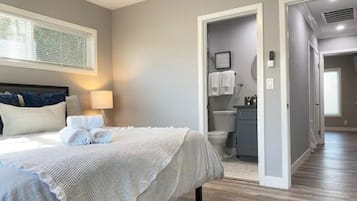 4 bedrooms, in-room safe, iron/ironing board, WiFi