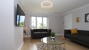 Living area - Luxury detached three bedroom house with private drive and garden (Fife)