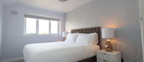 4 bedrooms, iron/ironing board, WiFi, bed sheets