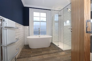 Bathtub, hair dryer, towels