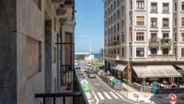 A multi-story building with a balcony on the left side. - Spacious, family-friendly apartment right on Zurriola Beach (Donostia)