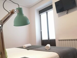 5 bedrooms, WiFi, bed sheets