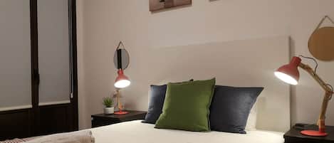 10 bedrooms, WiFi, bed sheets