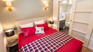 9 bedrooms, iron/ironing board, travel cot, free WiFi