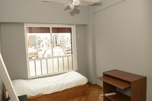 2 Schlafzimmer, Schreibtisch, Bügeleisen/Bügelbrett, kostenloses WLAN