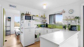 Køleskab, mikrobølgeovn, ovn, kogeplade