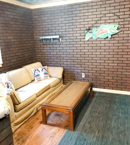 Fisherman’s cabin 2 miles from the water