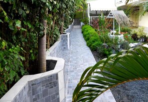 المنطقة المحيطة بالمنشأة