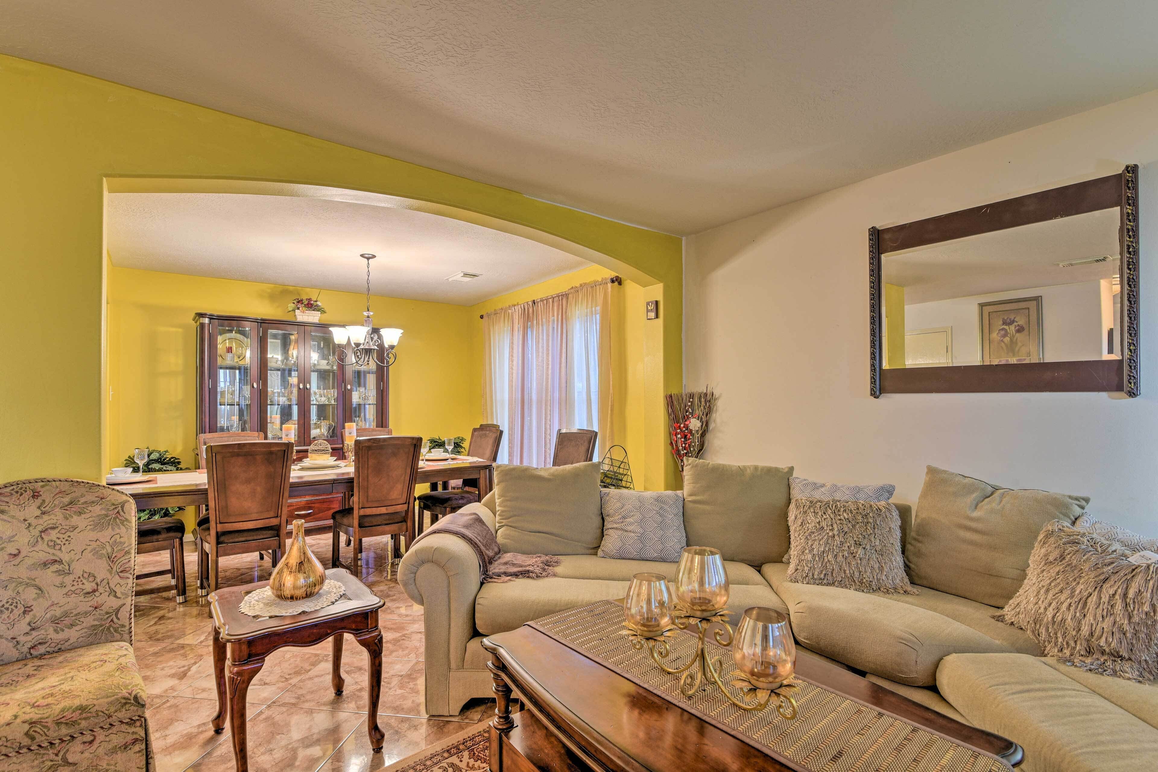 Family-Friendly Home ~ 12 Mi to Space Center!