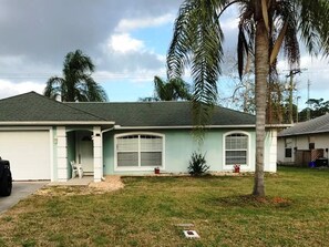 المنشأة من الخارج