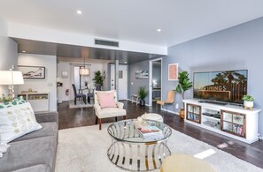 Een televisie en een dvd-speler