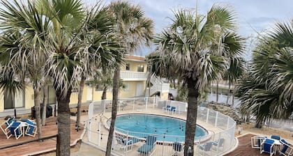 Luxurious Oceanfront Ormond Getaway