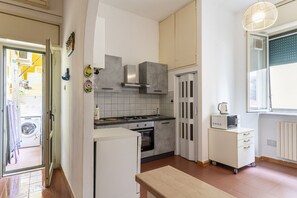 Oven, stovetop, dishwasher, coffee/tea maker