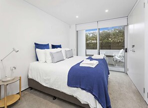 2 dormitorios, sistema de insonorización, tabla de planchar con plancha