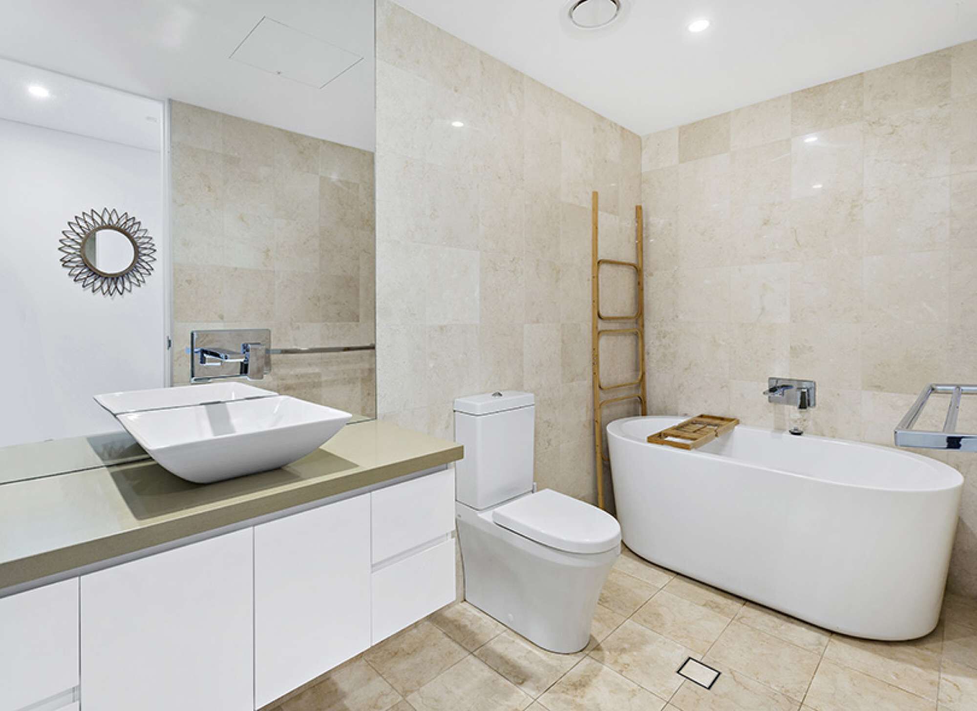 Shower, free toiletries, towels