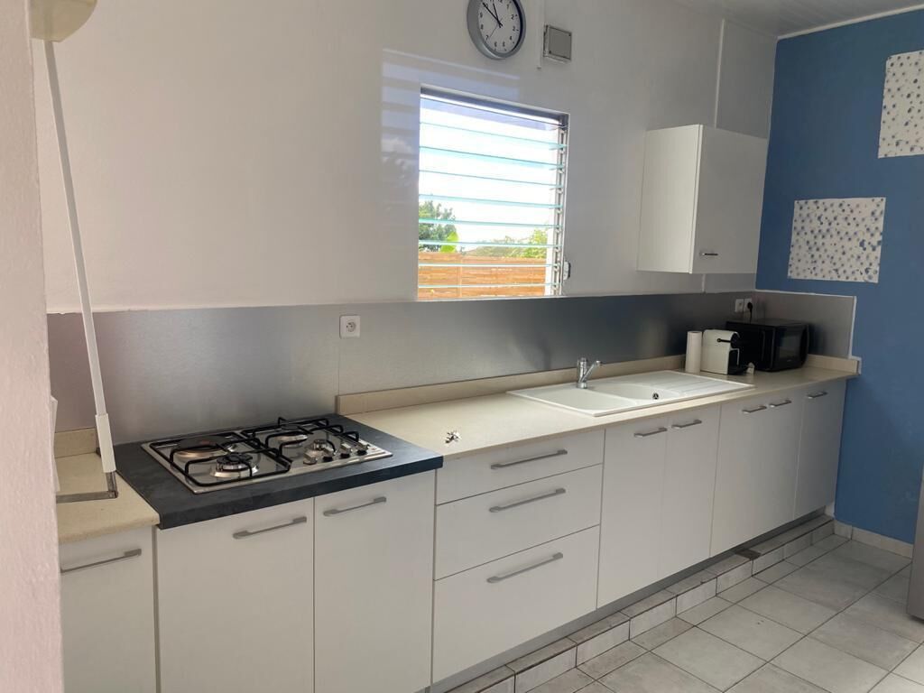 Cooktop, talheres/pratos/utensílios de cozinha