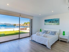 5 dormitoris, escriptori, planxa i posts de planxar i wifi 