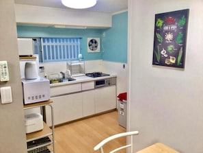 Maison, non-fumeurs | Coin cuisine privé | Réfrigérateur, micro-ondes, plaque de cuisson