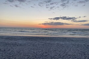 Beach nearby, sun-loungers, beach towels
