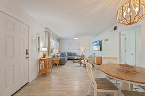 Interior - BEST LOCATION! NORTH END OF ANNA MARIA, FL STEPS TO BEACH & DINING - LOWER UNIT (Anna Maria)