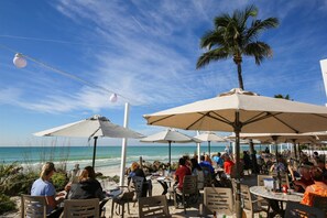 Outdoor dining - BEST LOCATION! NORTH END OF ANNA MARIA, FL STEPS TO BEACH & DINING -  LOWER UNIT (Anna Maria)