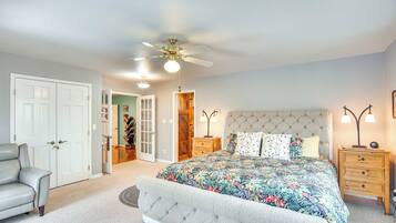 4 bedrooms, desk, laptop workspace, iron/ironing board