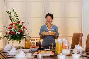 Café da manhã com pratos da culinária local grátis todos os dias