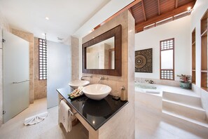 Villa (5 Bedrooms) | Bathroom