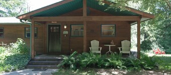 Betsie Bliss Cottage, Riverfront / Hot Tub, Skiing, Golf